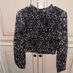 Vestique Leopard Print Long Sleeve Top